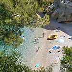 Apartment Seaside Secluded Apartments Cove Pobij, Hvar - 7506 *