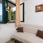 Apartment Seaside Secluded Apartments Cove Pobij, Hvar - 7506 Gdinj